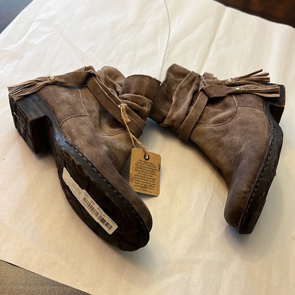 Born Kenya Bootie In Distressed Taupe. - Picture 10 of 14